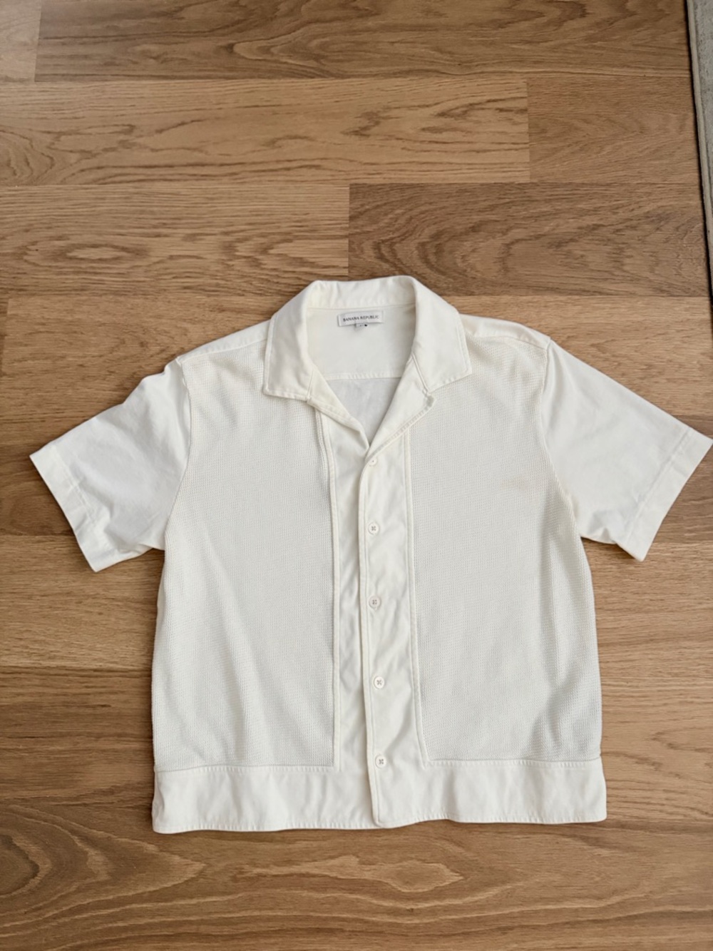 Banana Republic Off-White Short Sleeve Button-Up Shirt